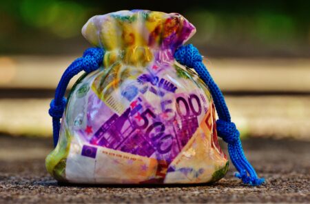 money-soothes-1032648_1920
