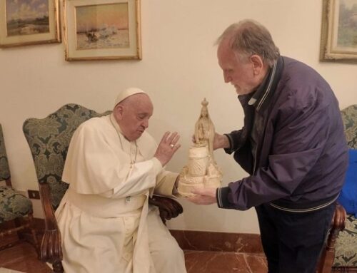 Papa Francesco: accogliamo Maria quando bussa alla nostra porta